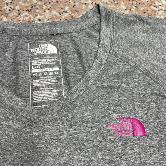 Women’s The North Face t shirt - Picture 3 of 6